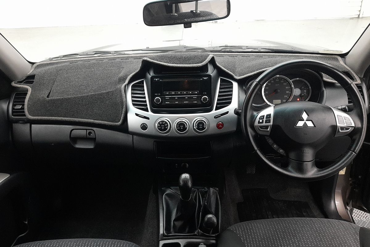 2015 Mitsubishi Triton GLX-R MN 4X4