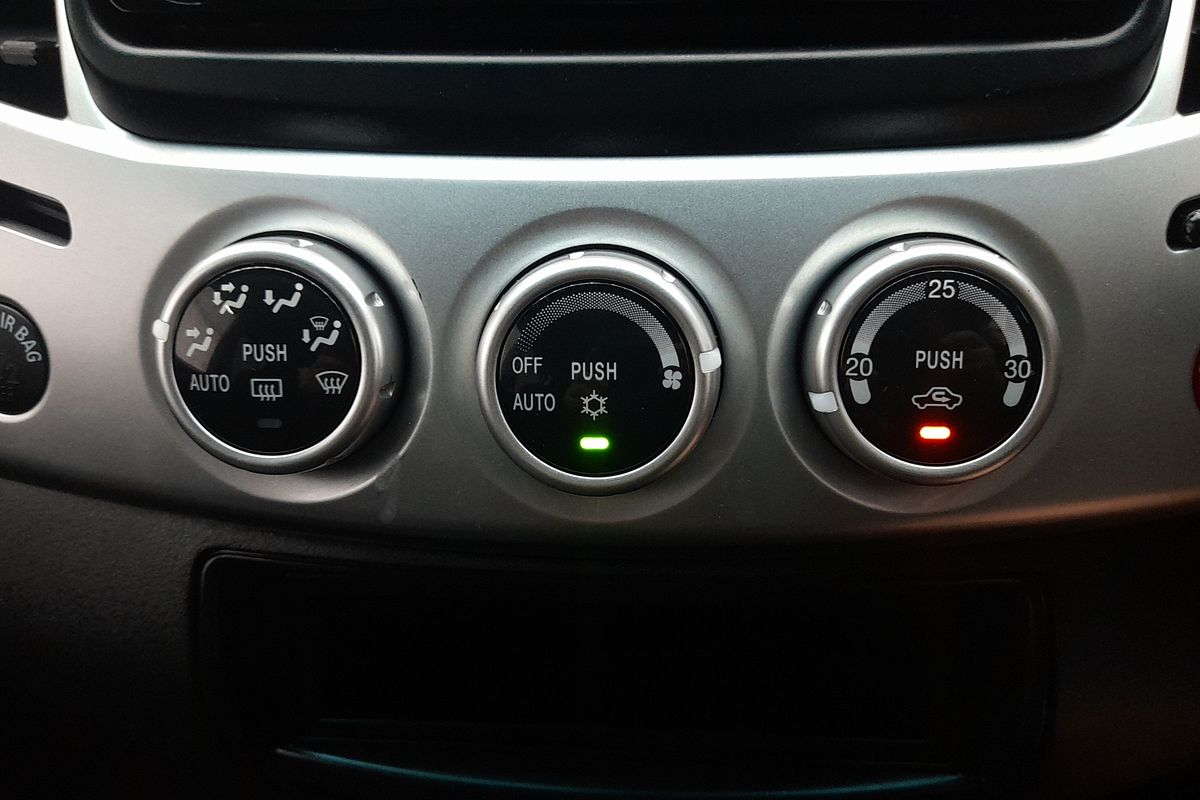 2015 Mitsubishi Triton GLX-R MN 4X4