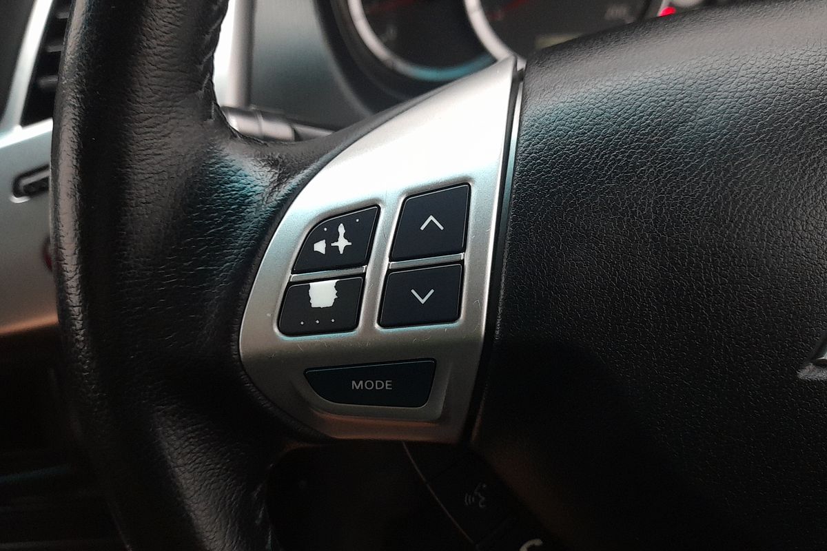 2015 Mitsubishi Triton GLX-R MN 4X4