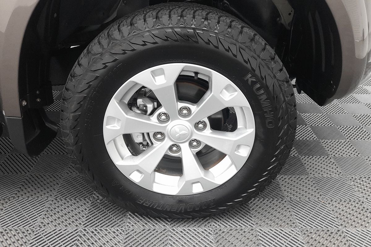 2015 Mitsubishi Triton GLX-R MN 4X4