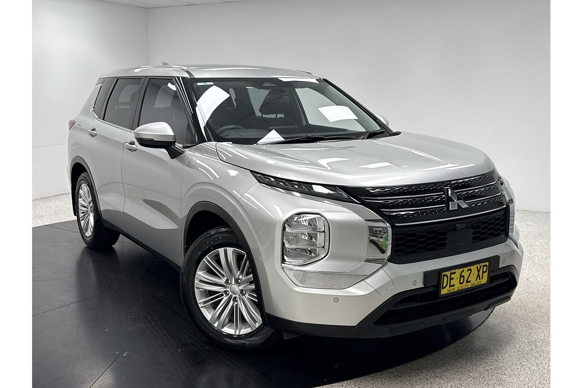 2023 Mitsubishi Outlander ES ZM