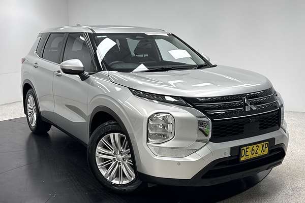 2023 Mitsubishi Outlander ES ZM