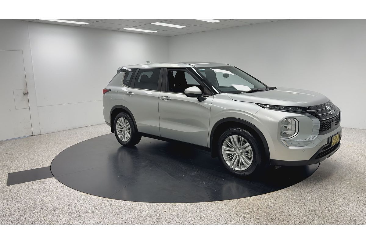 2023 Mitsubishi Outlander ES ZM