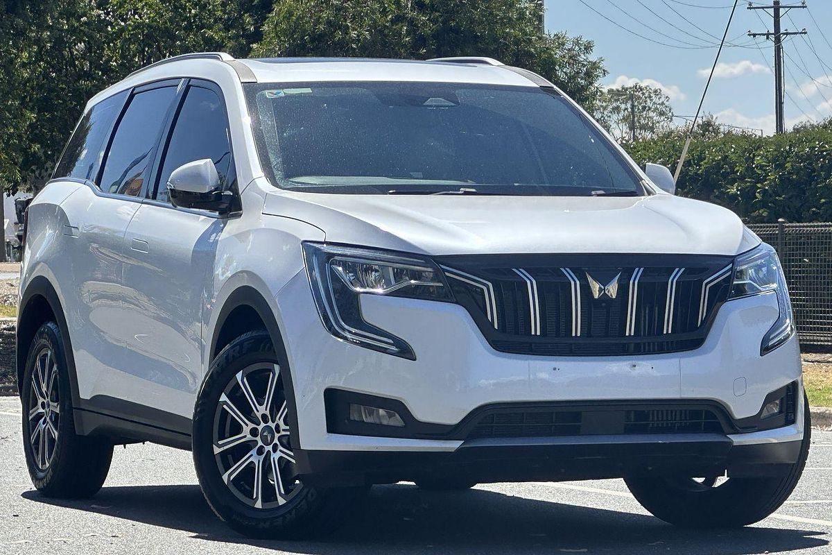 2023 Mahindra XUV700 AX7L