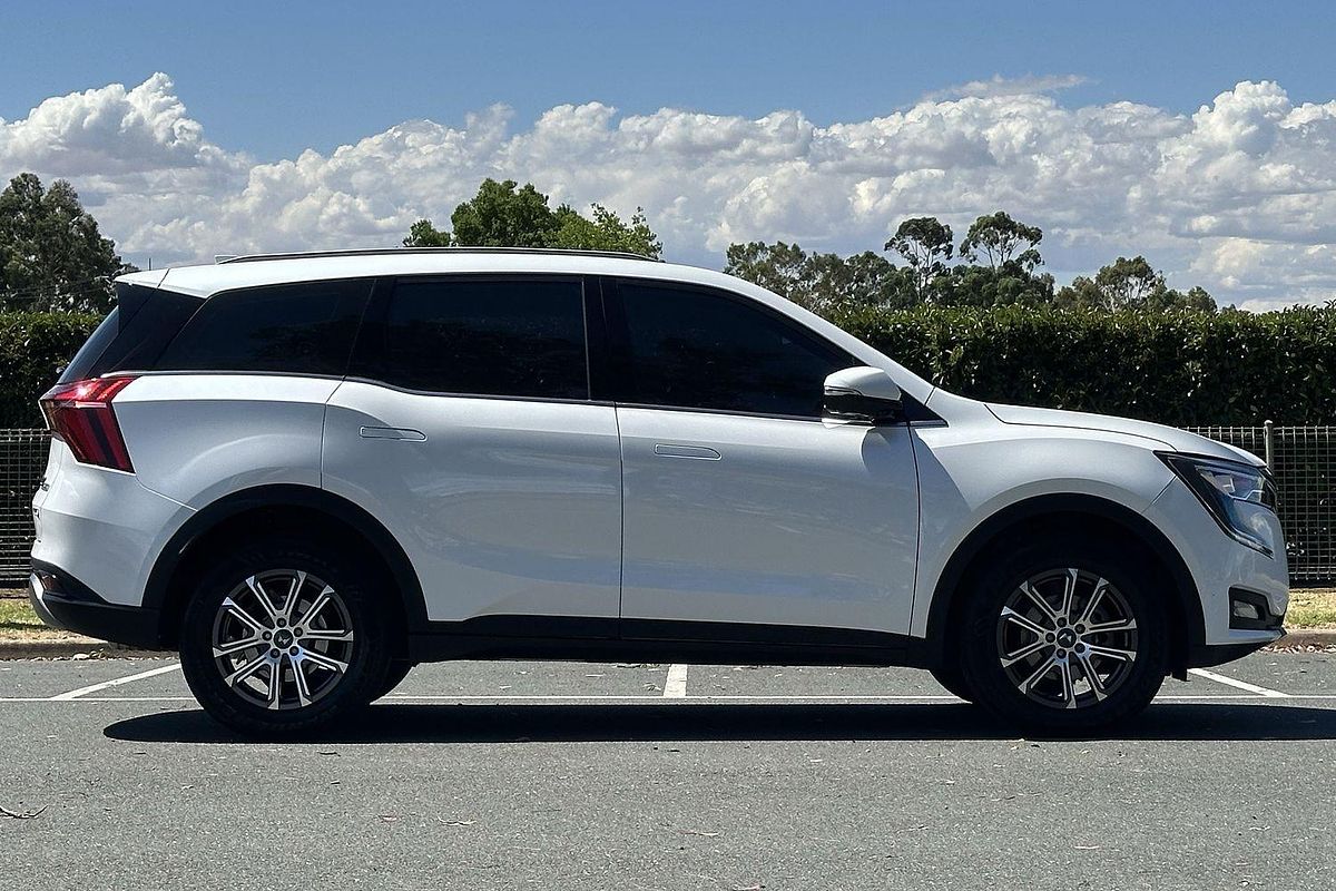 2023 Mahindra XUV700 AX7L