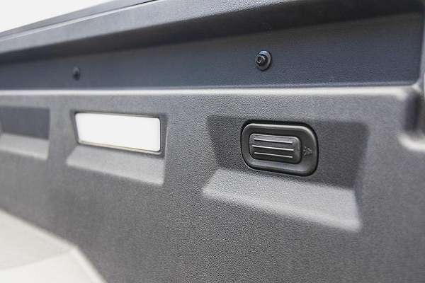 2025 KGM Musso EV 2WD Black Edge O100 Front Wheel Drive thumb-25