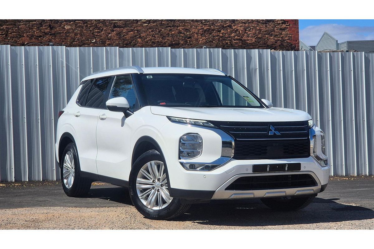 2023 Mitsubishi Outlander LS ZM