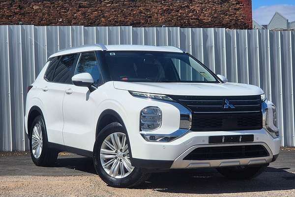 2023 Mitsubishi Outlander LS ZM