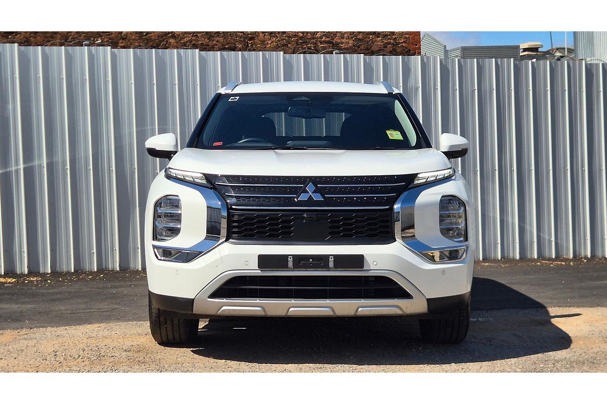 2023 Mitsubishi Outlander LS ZM