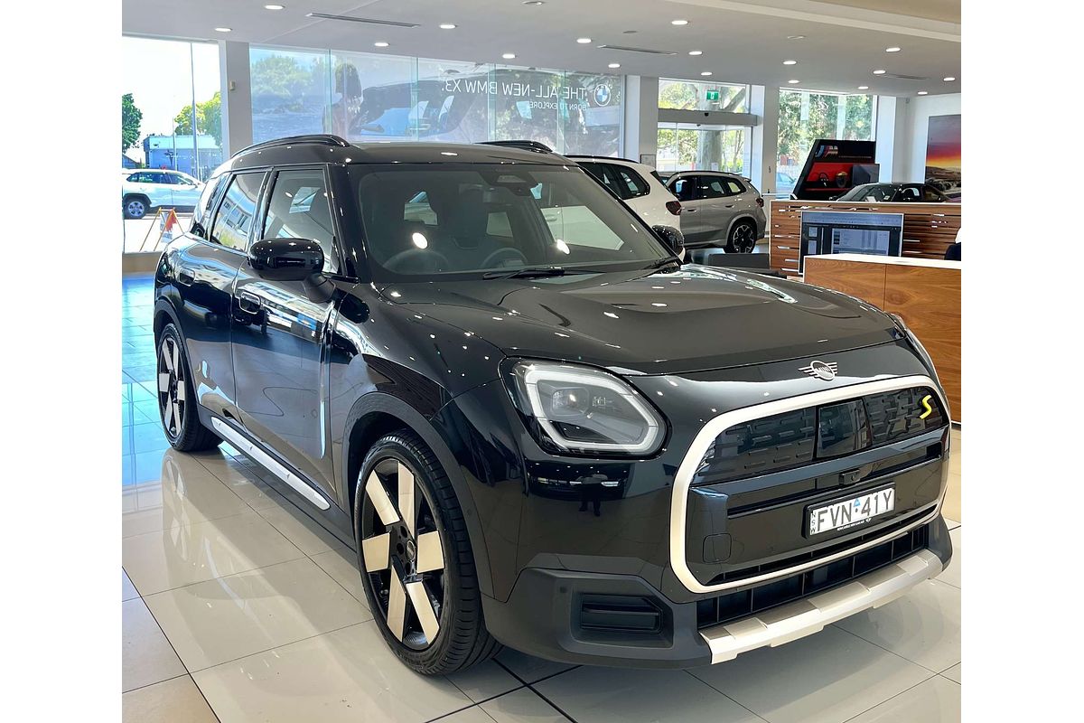 2024 MINI Countryman SE Favoured U25