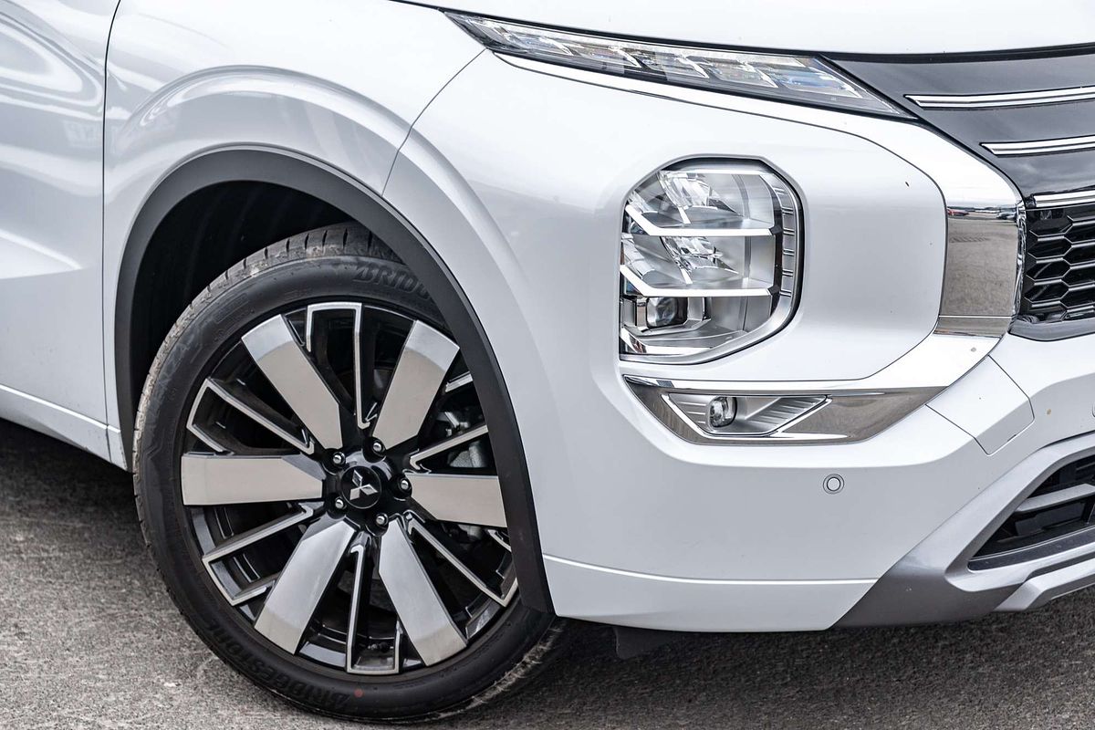 2025 Mitsubishi Outlander Exceed Tourer ZM