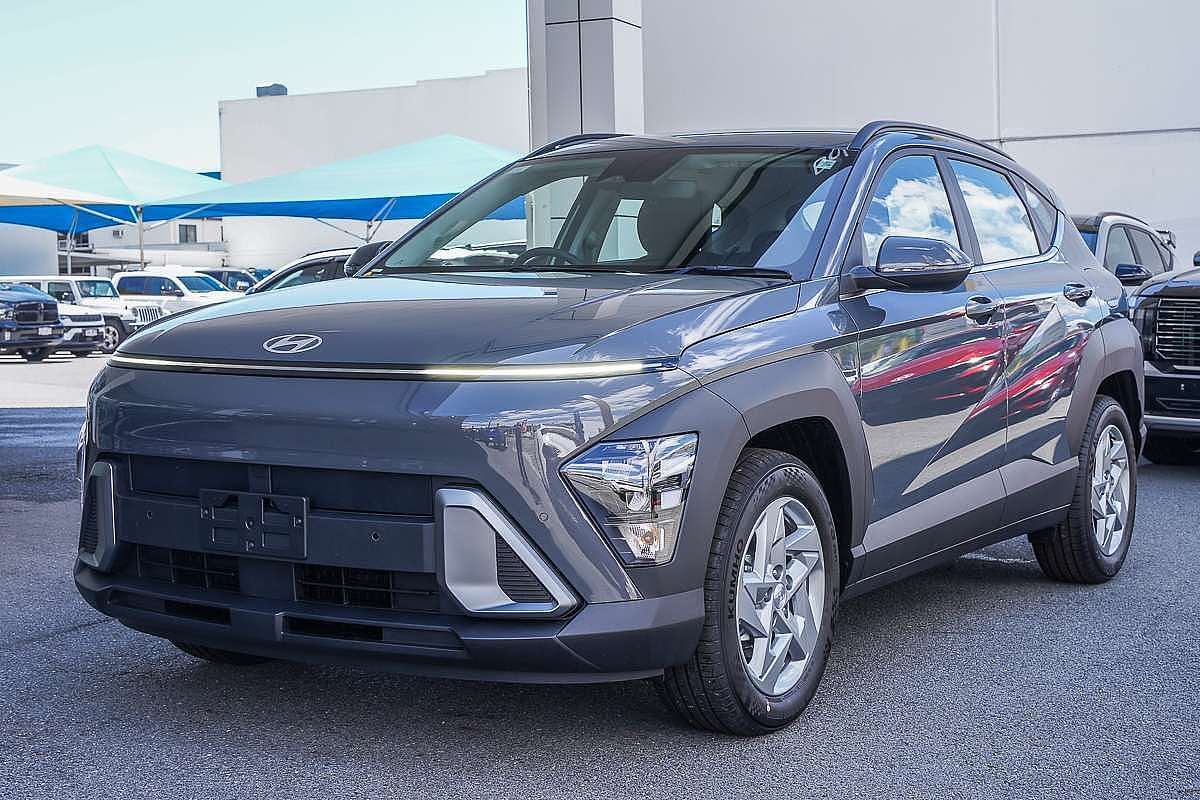 sold-2025-hyundai-kona-in-ecotronic-grey-new-suv-stock-420421574