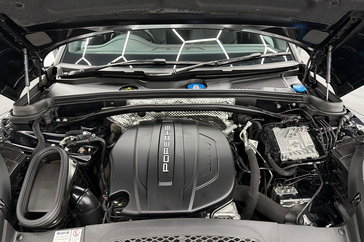 2021 Porsche Macan 95B