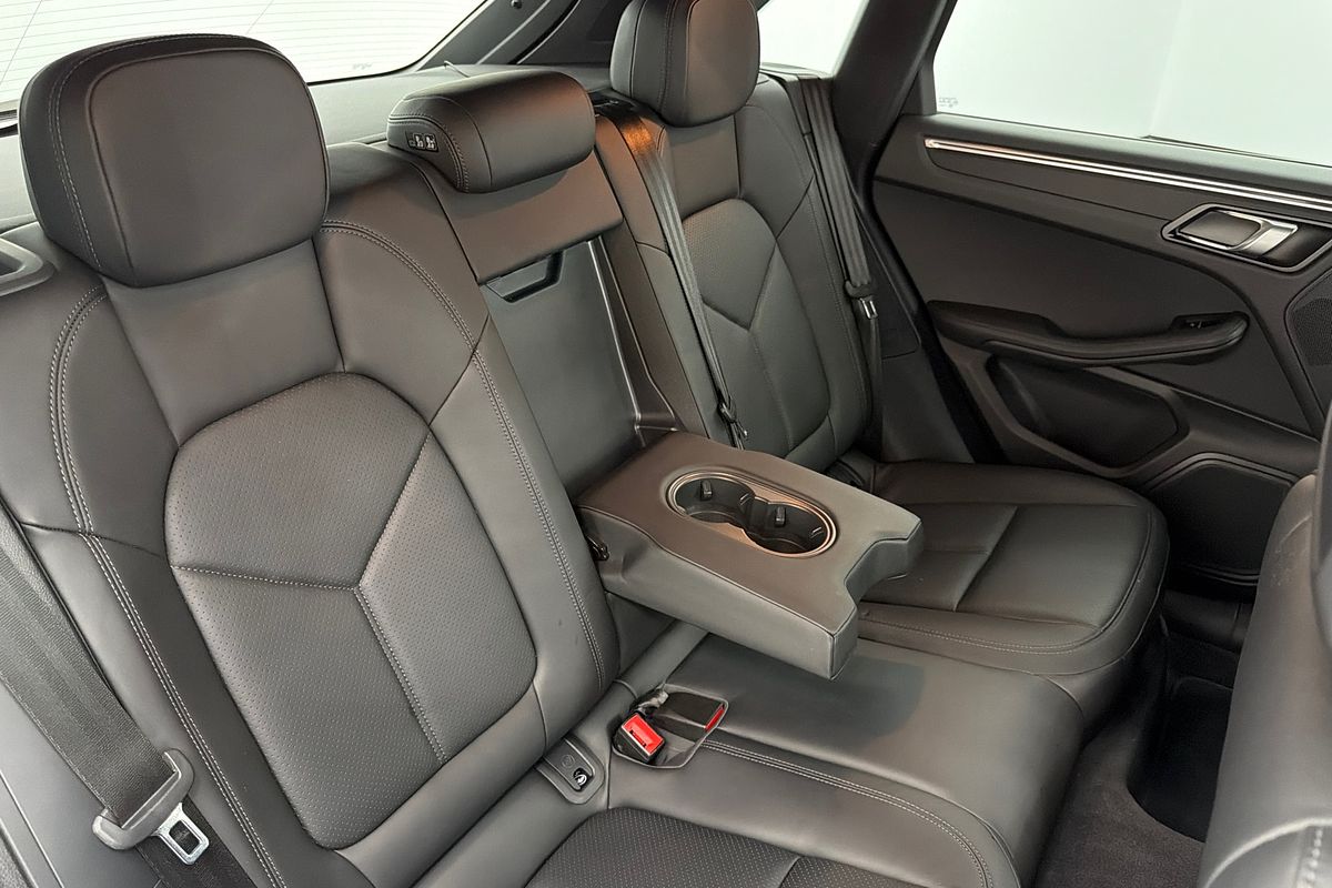 2021 Porsche Macan 95B