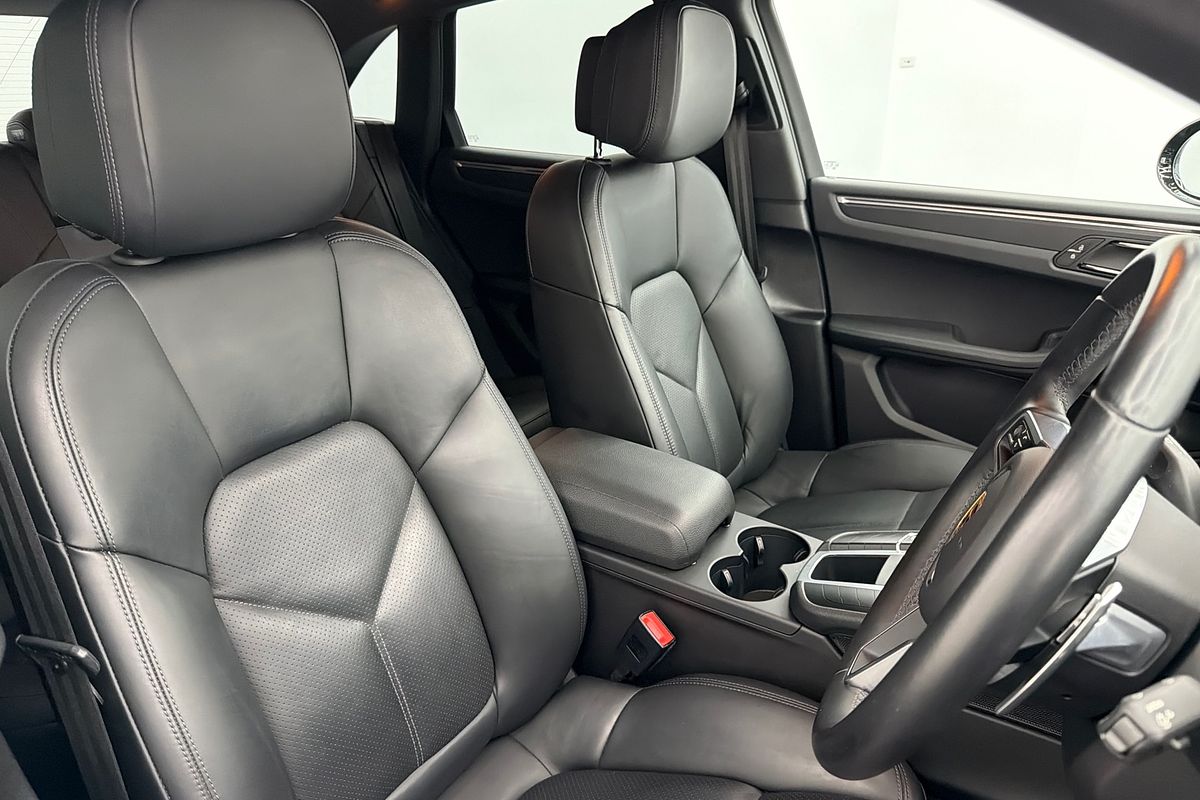 2021 Porsche Macan 95B