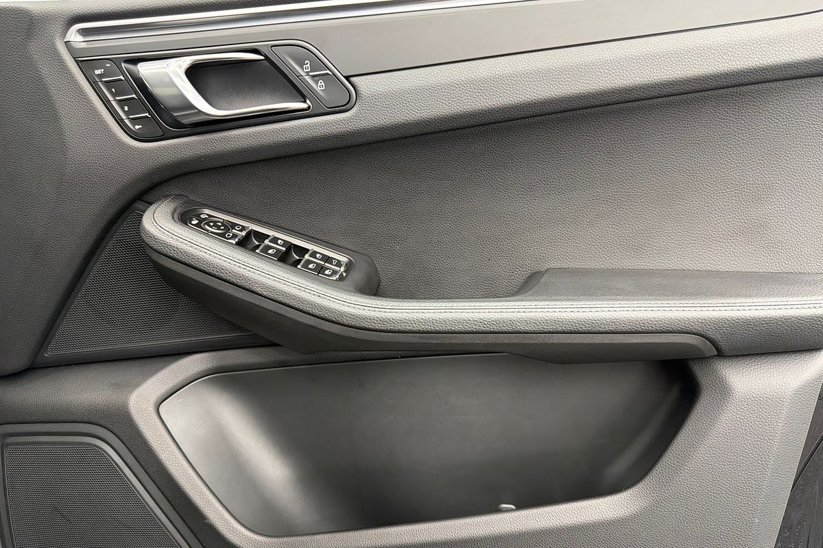 2021 Porsche Macan 95B