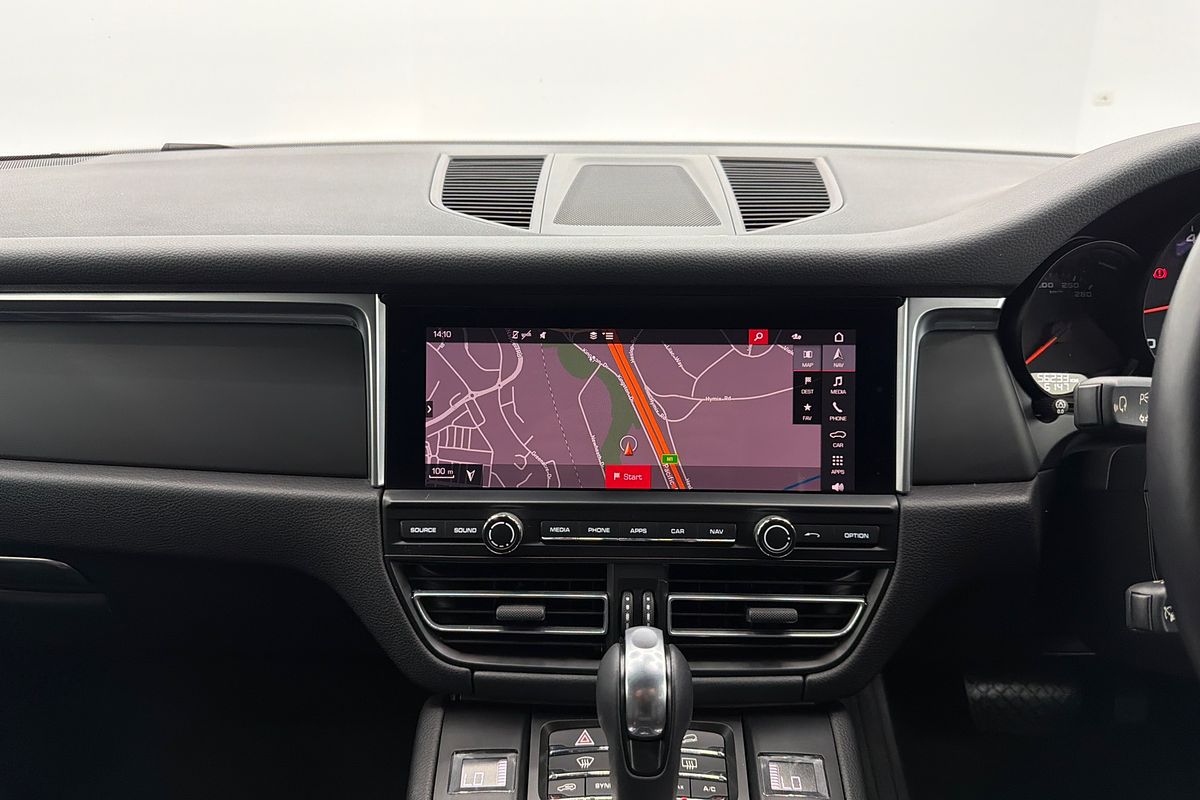 2021 Porsche Macan 95B