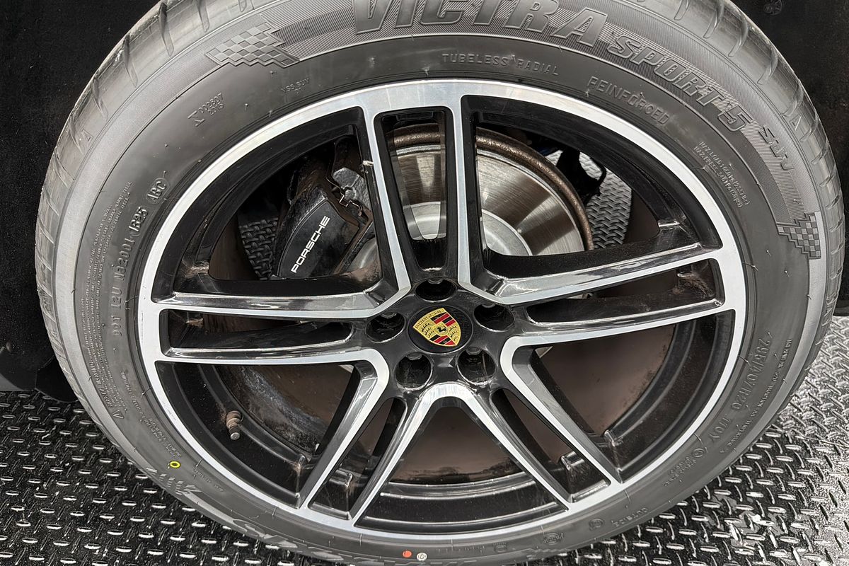 2021 Porsche Macan 95B