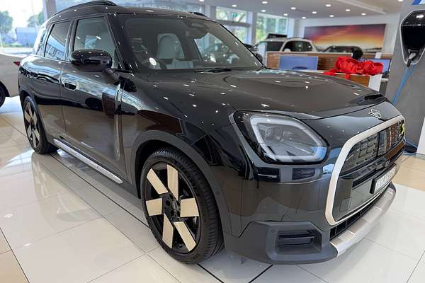 2025 MINI Countryman SE Favoured U25
