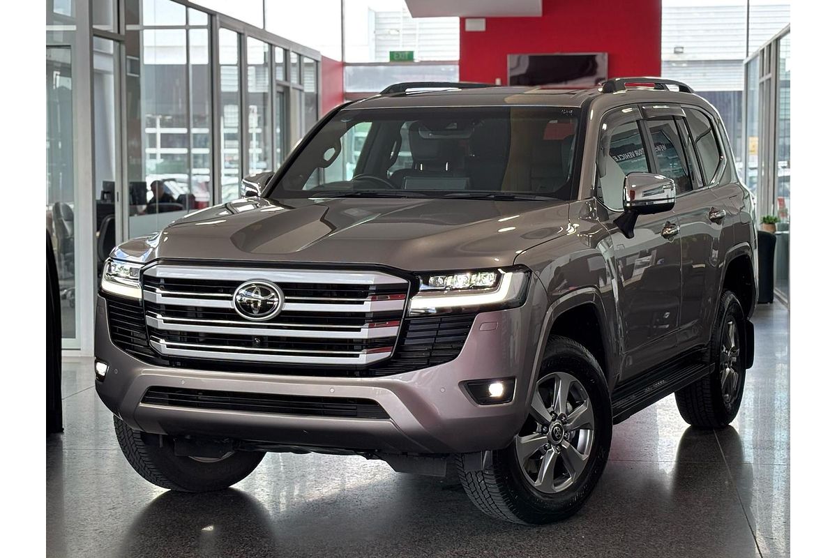 2024 Toyota Landcruiser Sahara FJA300R