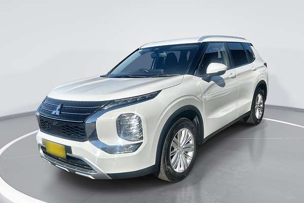 2023 Mitsubishi Outlander LS ZM