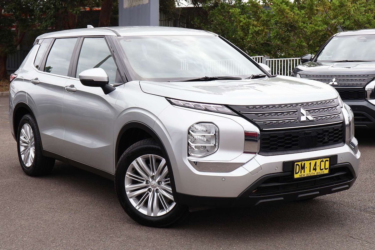 2024 Mitsubishi Outlander ES ZM