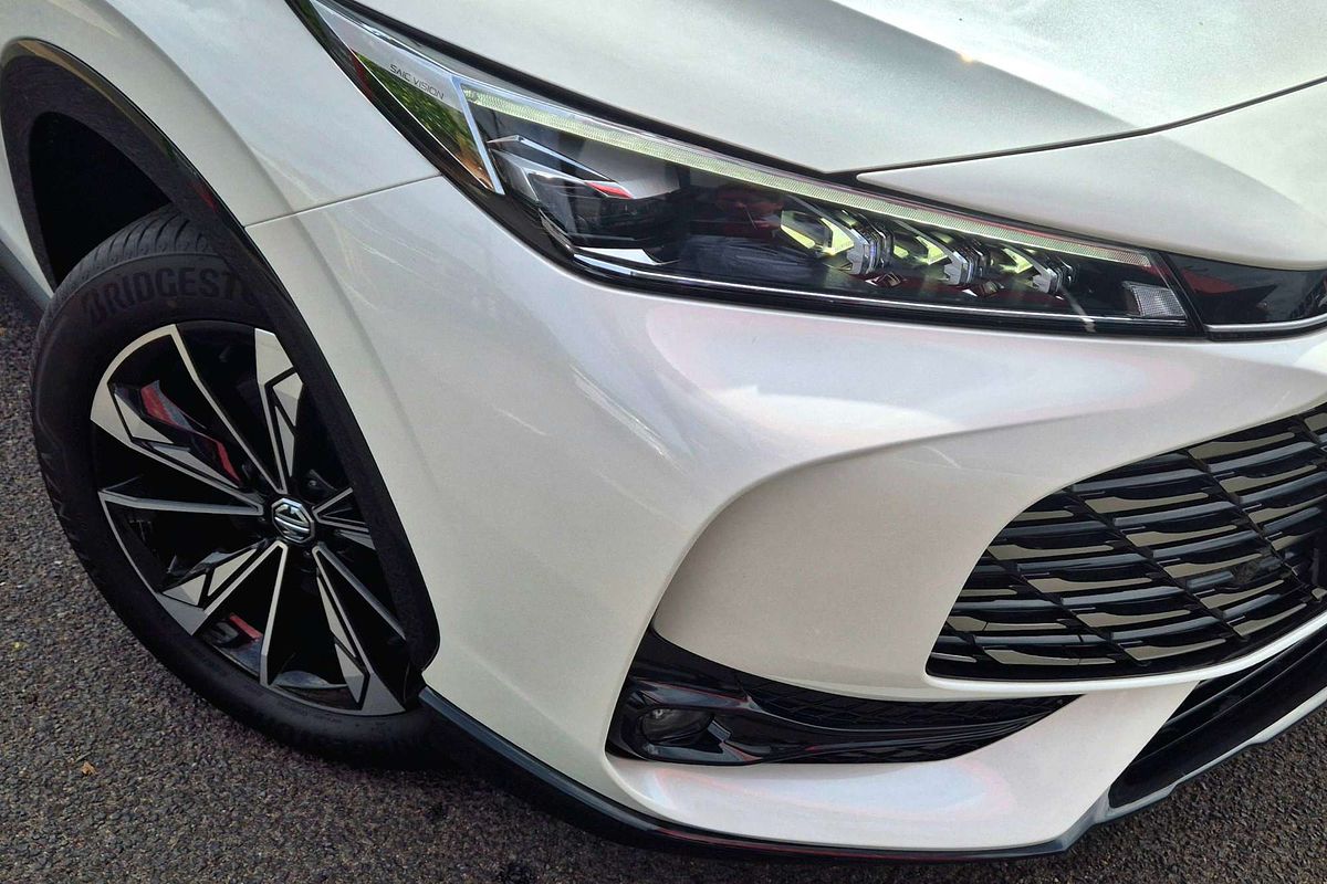 2025 MG HS Essence AS33