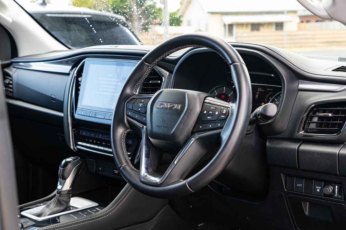 2022 Isuzu MU-X LS-T