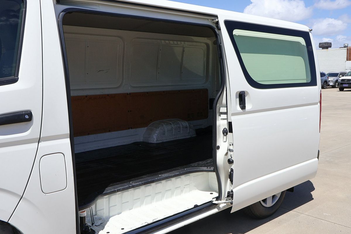 2015 Toyota Hiace TRH201R LWB