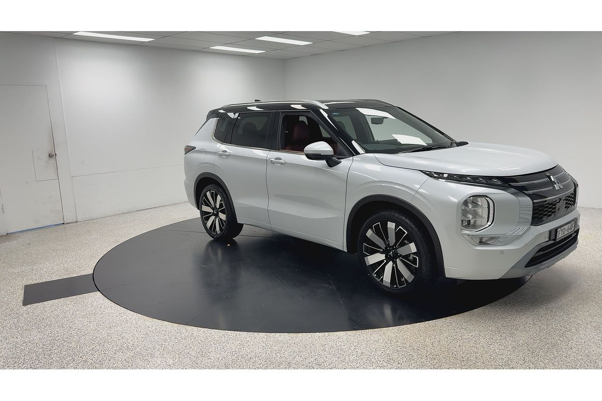 2025 Mitsubishi Outlander Exceed Tourer ZM