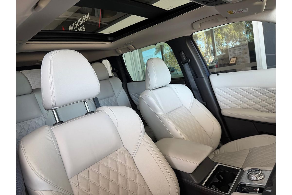 2022 Mitsubishi Outlander Exceed ZM