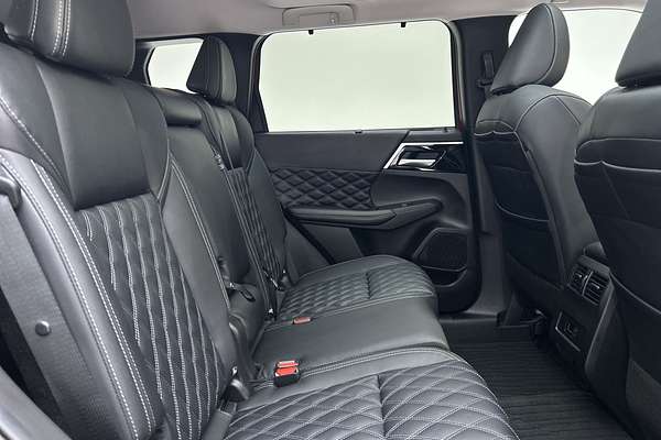 2023 Mitsubishi Outlander PHEV Exceed ZM thumb-11