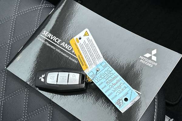 2023 Mitsubishi Outlander PHEV Exceed ZM thumb-22