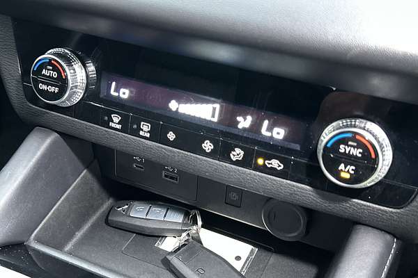 2024 Mitsubishi Outlander LS ZM thumb-17