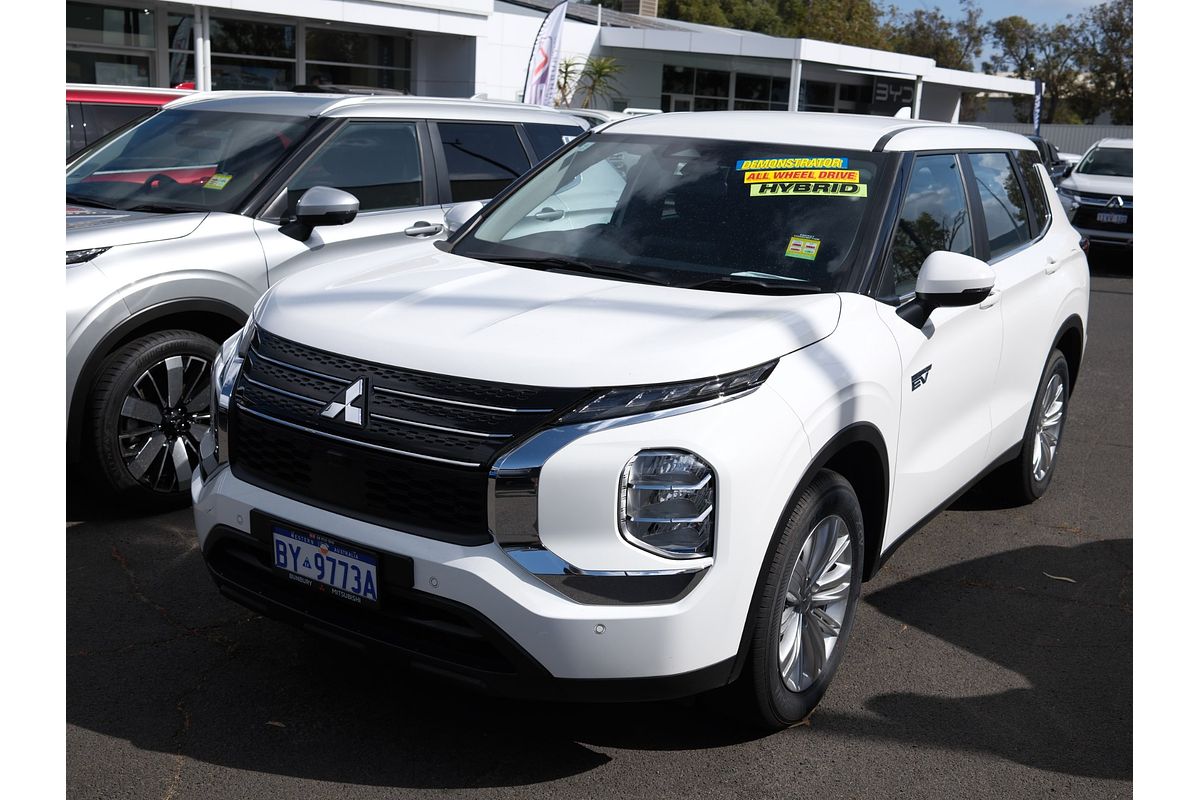 2024 Mitsubishi Outlander PHEV ES ZM