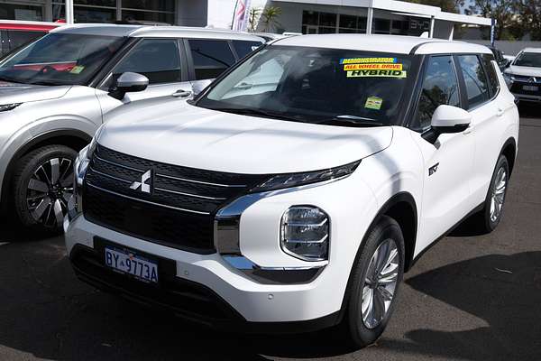 2024 Mitsubishi Outlander PHEV ES ZM