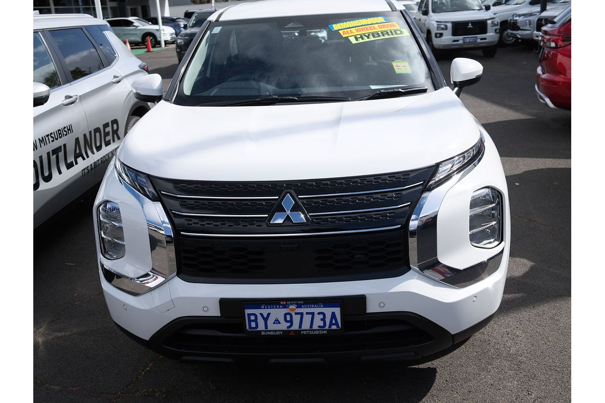 2024 Mitsubishi Outlander PHEV ES ZM