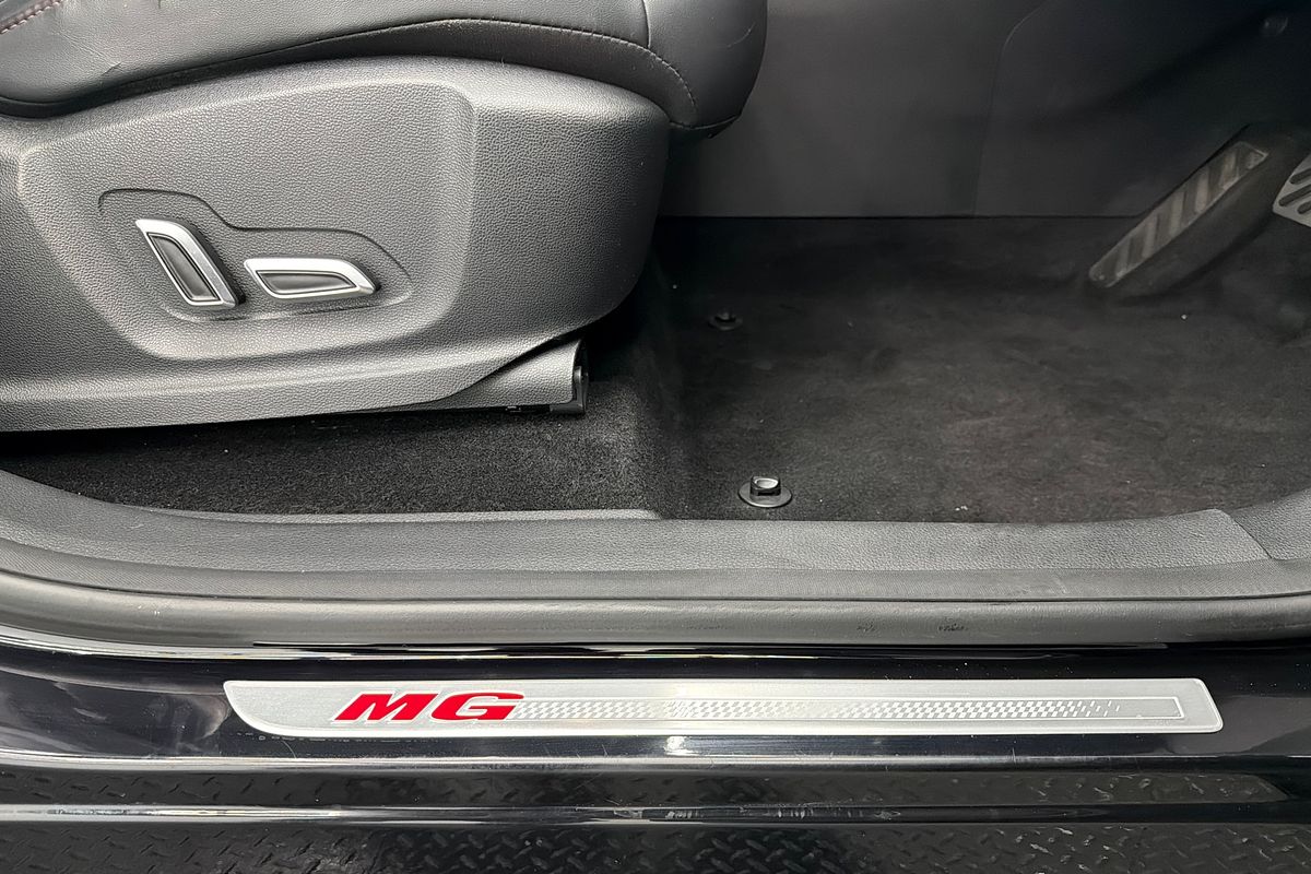 2022 MG HS Essence SAS23