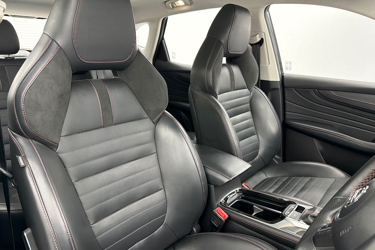 2022 MG HS Essence SAS23