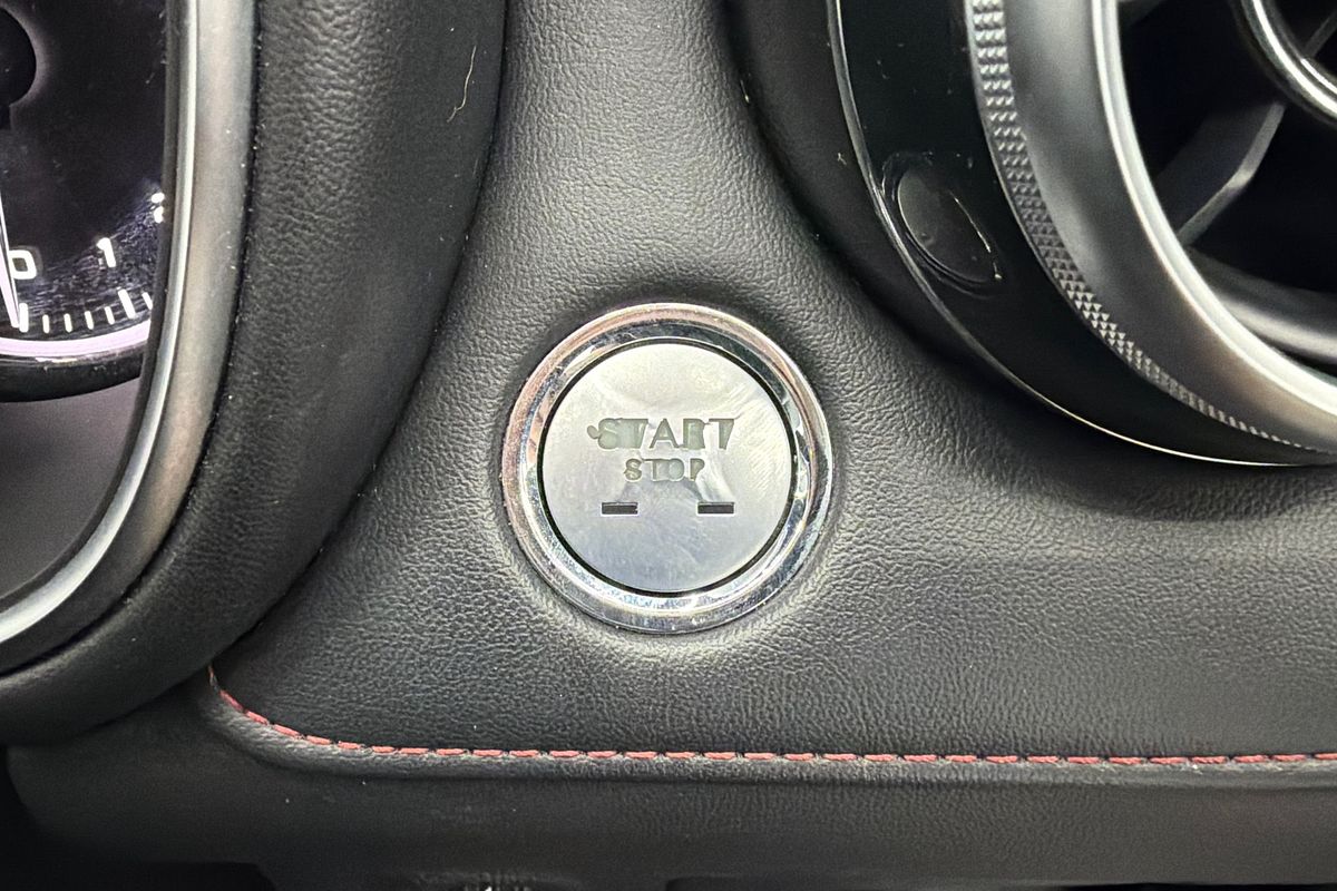 2022 MG HS Essence SAS23