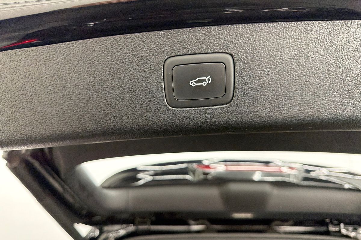 2022 MG HS Essence SAS23