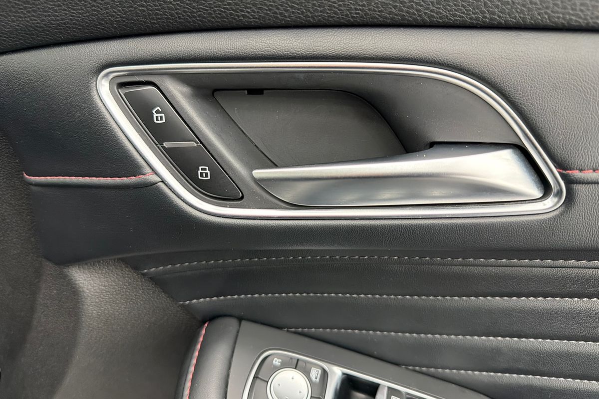 2022 MG HS Essence SAS23