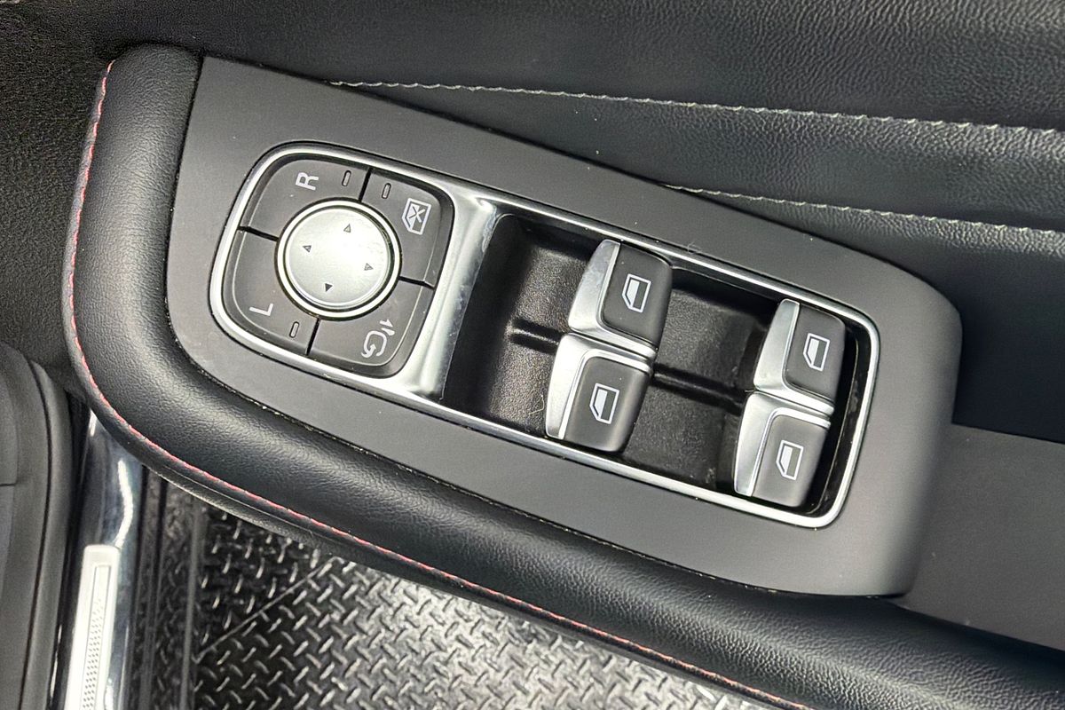 2022 MG HS Essence SAS23