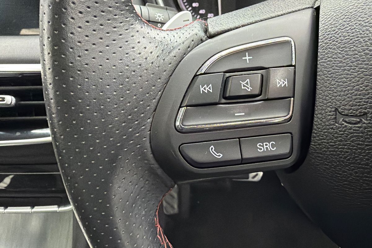 2022 MG HS Essence SAS23