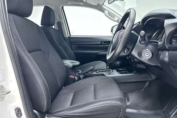 2022 Toyota Hilux SR GUN126R 4X4 thumb-12