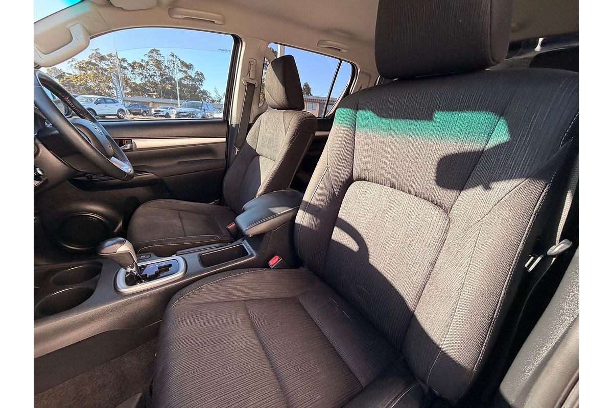 2020 Toyota Hilux SR5 GUN126R 4X4