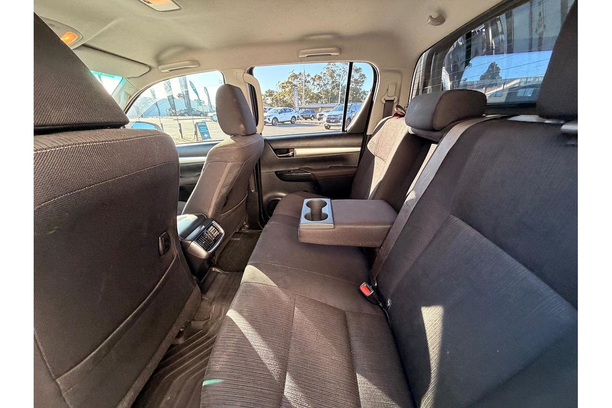 2020 Toyota Hilux SR5 GUN126R 4X4