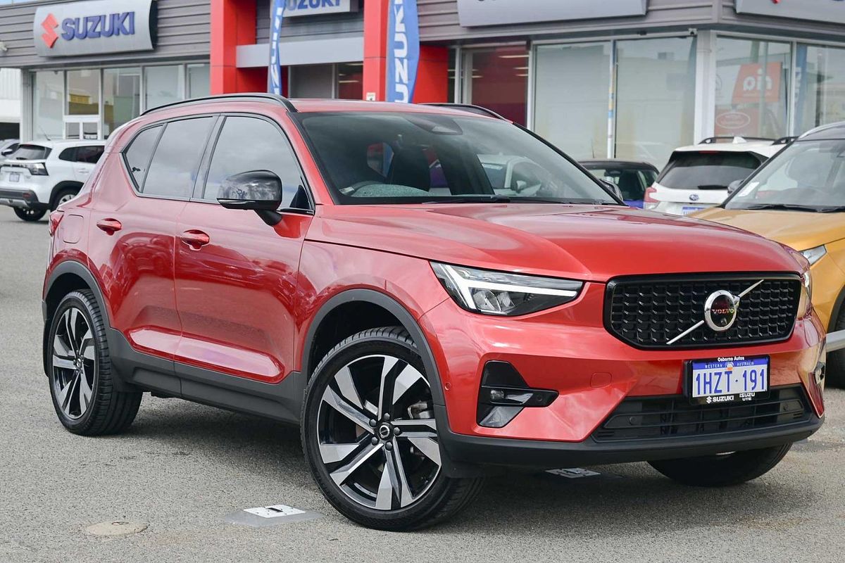 2023 Volvo XC40 Ultimate B5 Dark