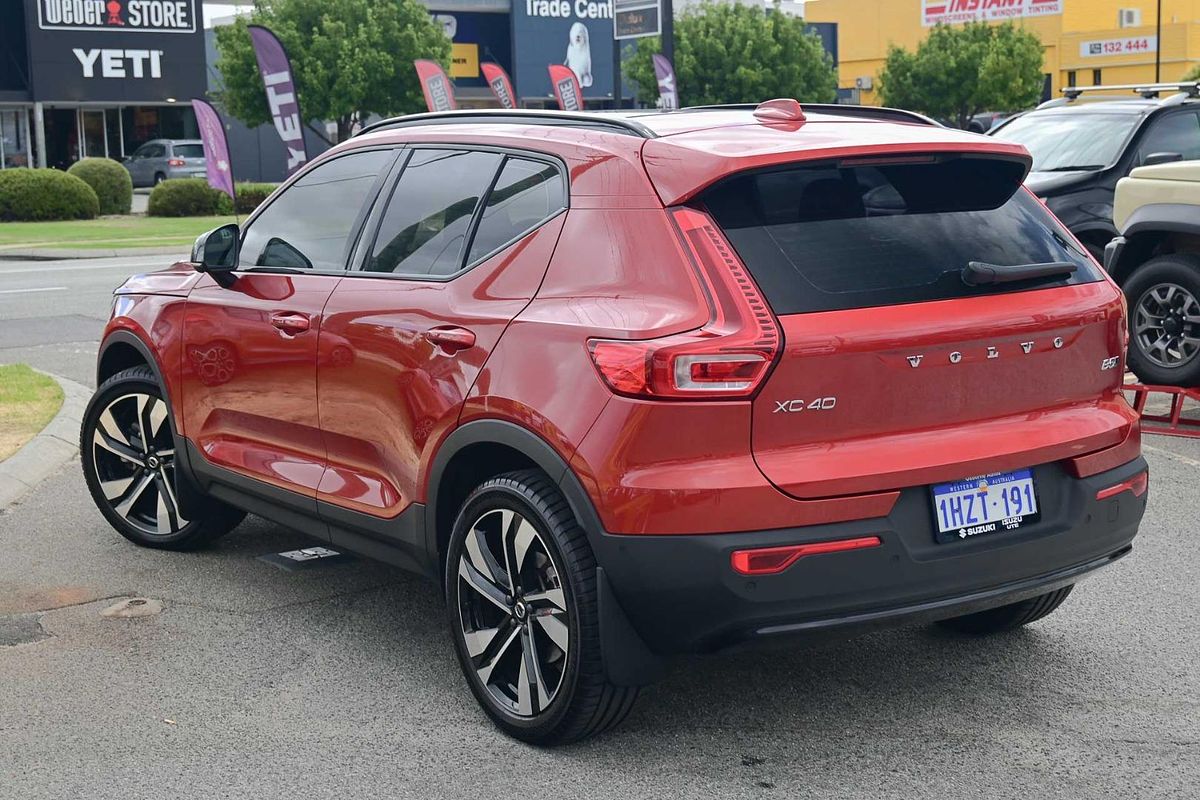 2023 Volvo XC40 Ultimate B5 Dark