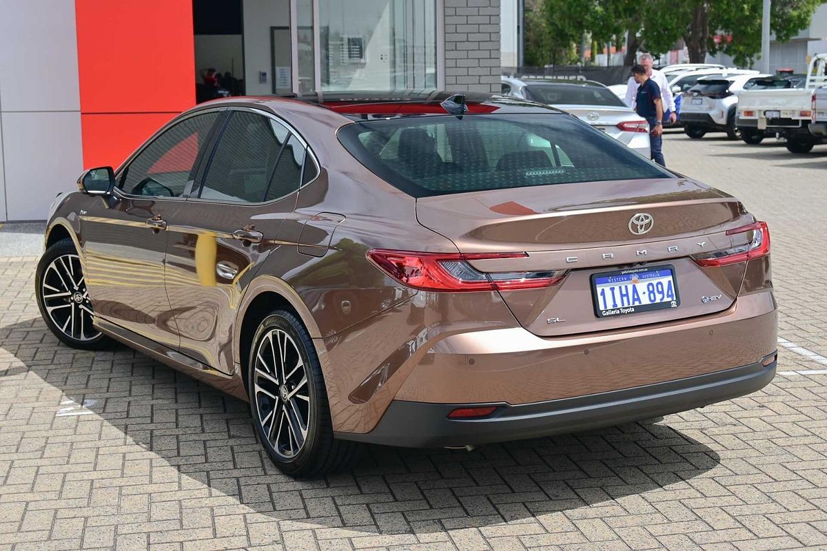 2025 Toyota Camry SL AXVH80R